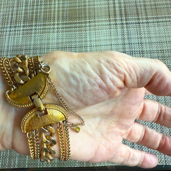 Monet Signed Vintage Chunky Chain Gold Tone Bracelet with safety chain. - Picture 3 of 8